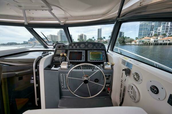 2004 Tiara Yachts 38