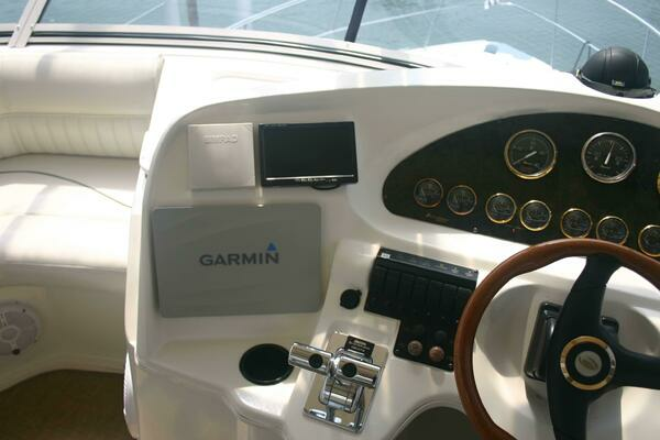 2001 Cruisers Yachts 37