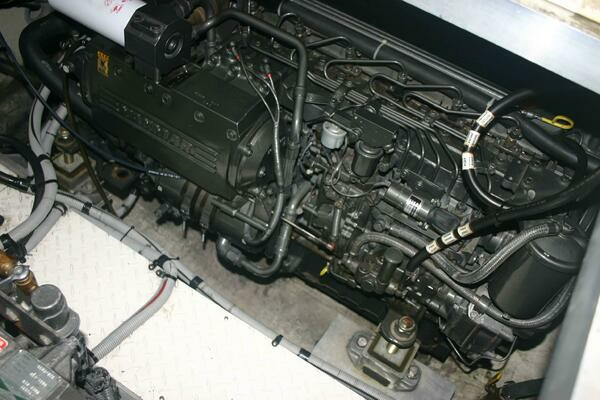 2001 Cruisers Yachts 37