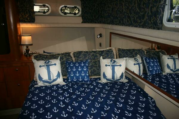 2001 Cruisers Yachts 37