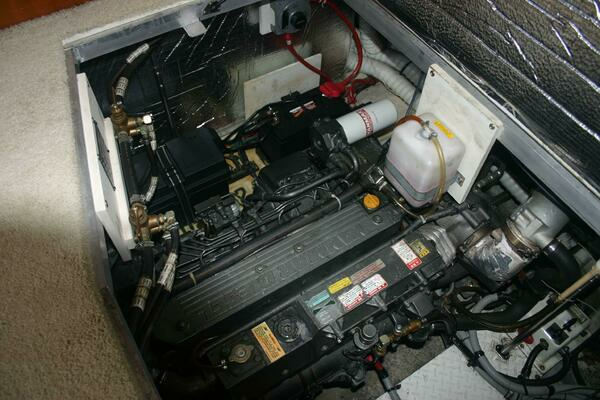 2001 Cruisers Yachts 37