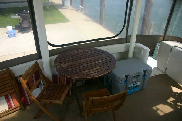 2001 Cruisers Yachts 37