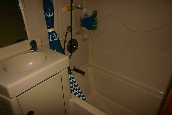 2001 Cruisers Yachts 37