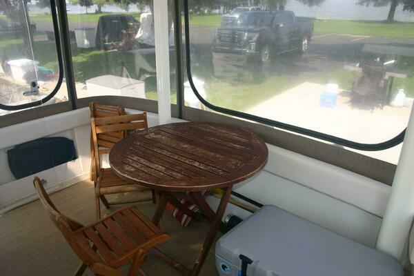 2001 Cruisers Yachts 37