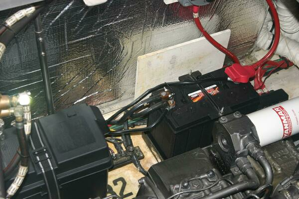 2001 Cruisers Yachts 37