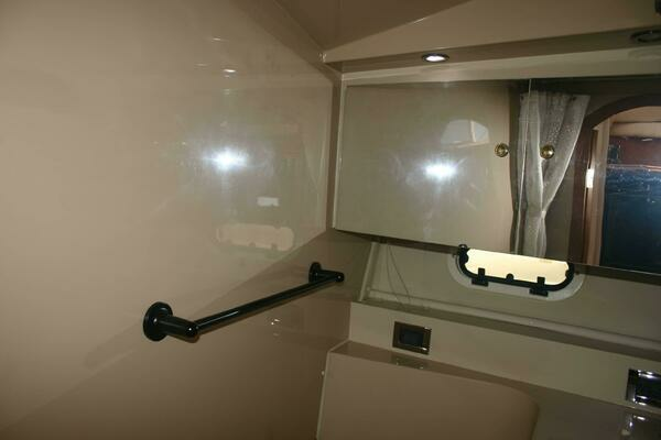 2001 Cruisers Yachts 37