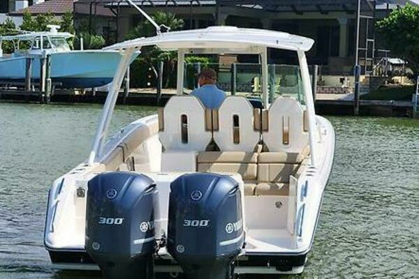 2015 Pursuit 31