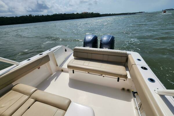 2015 Pursuit 31