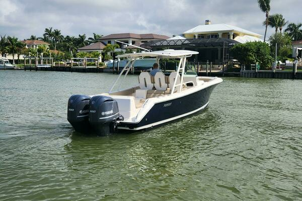 2015 Pursuit 31