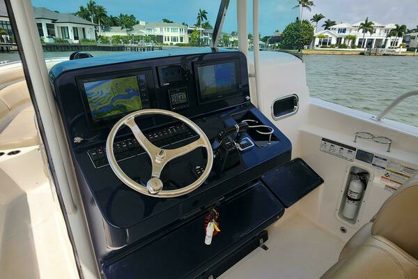 2015 Pursuit 31