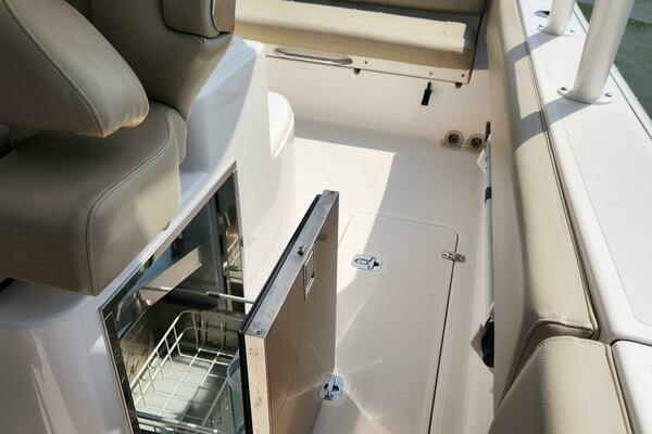2015 Pursuit 31
