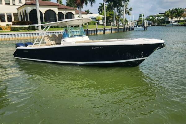 2015 Pursuit 31
