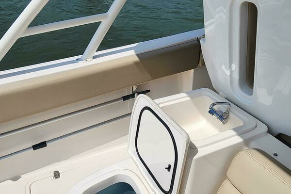 2015 Pursuit 31
