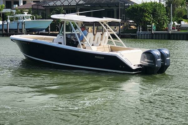 2015 Pursuit 31