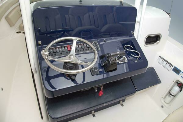 2015 Pursuit 31
