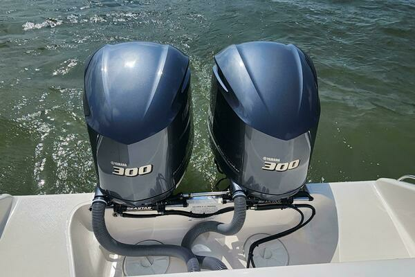 2015 Pursuit 31
