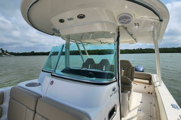 2015 Pursuit 31