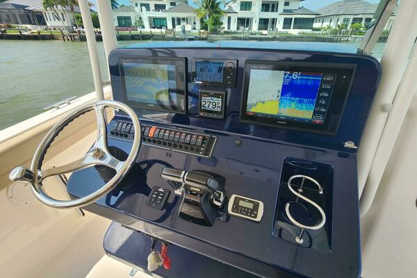 2015 Pursuit 31