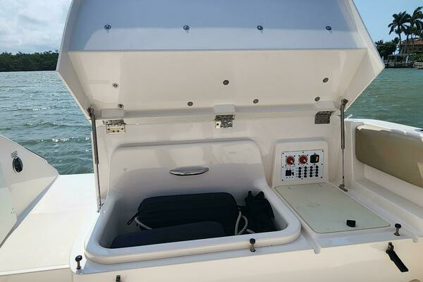 2015 Pursuit 31