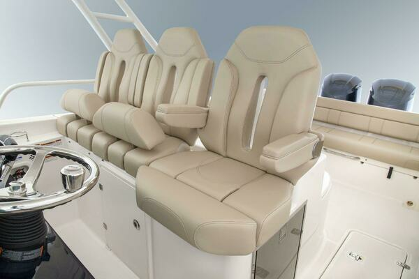 2015 Pursuit 31