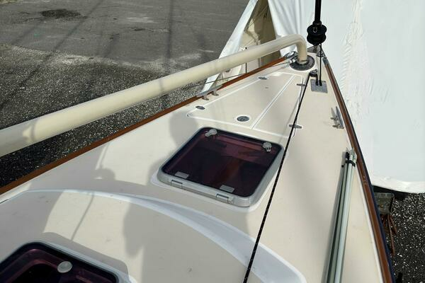 Photo of the 2009 Alerion 33 "Ohana III"