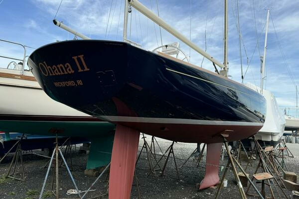 Photo of the 2009 Alerion 33 "Ohana III"