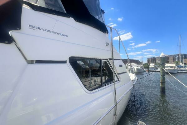Photo of the 2001 Silverton 352 Motor Yacht