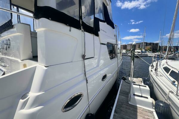 Photo of the 2001 Silverton 352 Motor Yacht