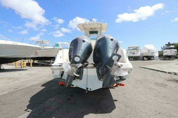 Photo of the 2017 Robalo R260 Center Console