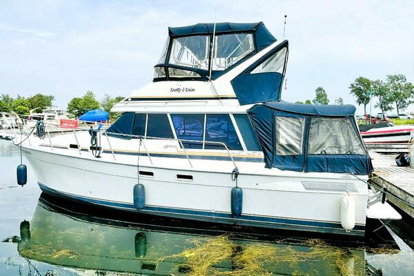 KNOTTY  amp  KNICE 32ft Bayliner Yacht For Sale