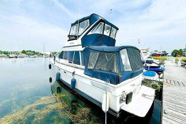 KNOTTY  amp  KNICE 32ft Bayliner Yacht For Sale