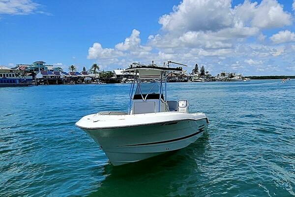 Photo of the 2003 Hydra-Sports 2400 Center Console