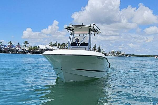 Photo of the 2003 Hydra-Sports 2400 Center Console