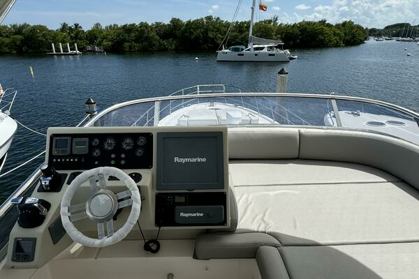 2013 Azimut 64