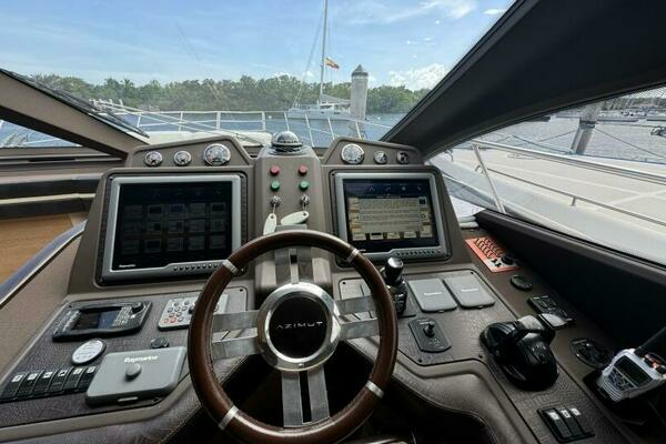 2013 Azimut 64