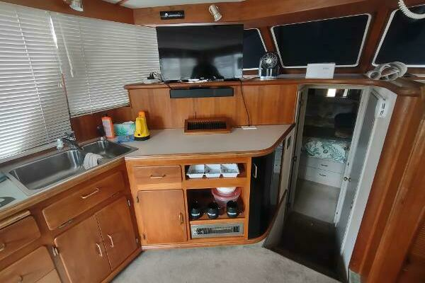 Photo of the 1988 Tollycraft 34 Sport Sedan