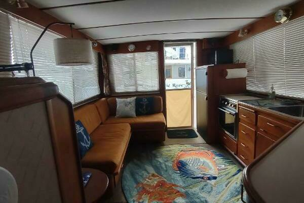 Photo of the 1988 Tollycraft 34 Sport Sedan