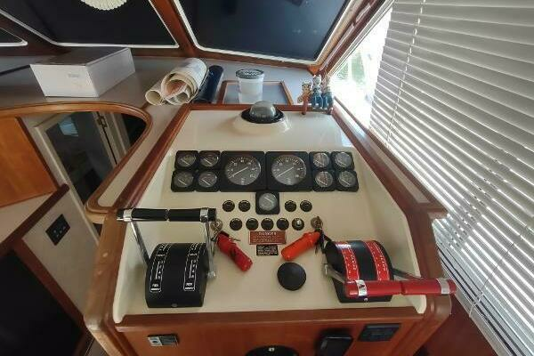 Photo of the 1988 Tollycraft 34 Sport Sedan