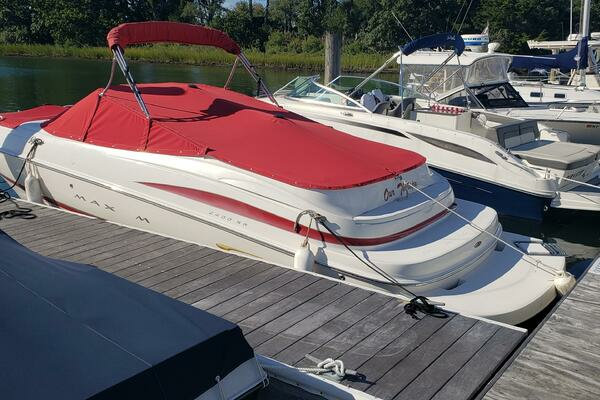 Photo of the 2004 Maxum 2400 SCR