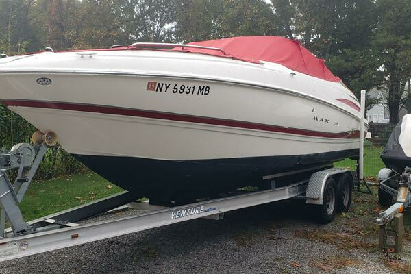 Photo of the 2004 Maxum 2400 SCR