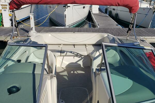 Photo of the 2004 Maxum 2400 SCR