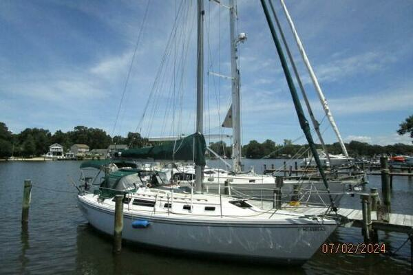 Photo of the 1988 Catalina 34 "Talisman"
