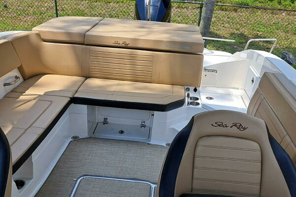 Photo of the 2019 Sea Ray SPX 230 OB