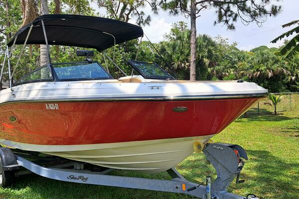 Photo of the 2019 Sea Ray SPX 230 OB