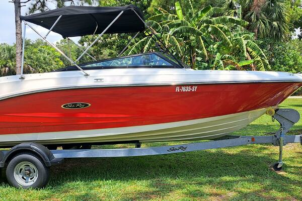 Photo of the 2019 Sea Ray SPX 230 OB