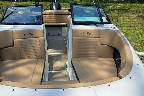 Photo of the 2019 Sea Ray SPX 230 OB