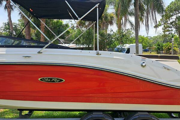 Photo of the 2019 Sea Ray SPX 230 OB