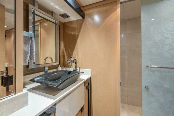 2008 Palmer Johnson 124