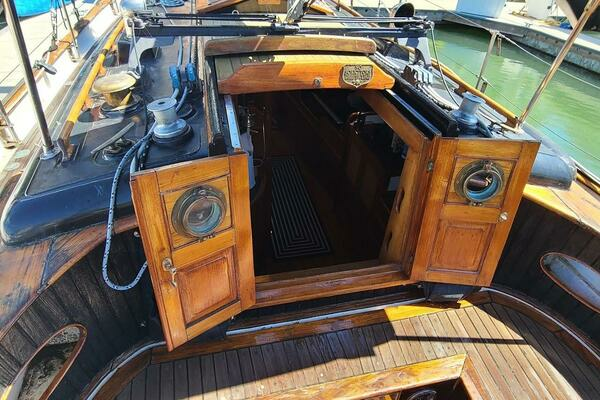 Photo of the 1980 Union Polaris 36 "Dark Star"