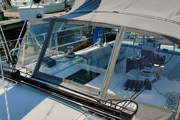 Catalina 385 Yacht For Sale